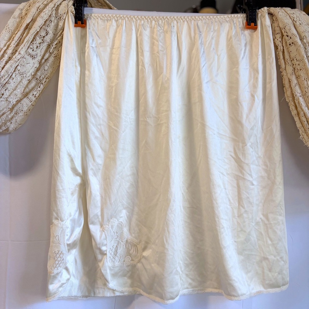 Vintage Ivory Nylon Half Slip Lace Trim Side Slit Size S Style 3062